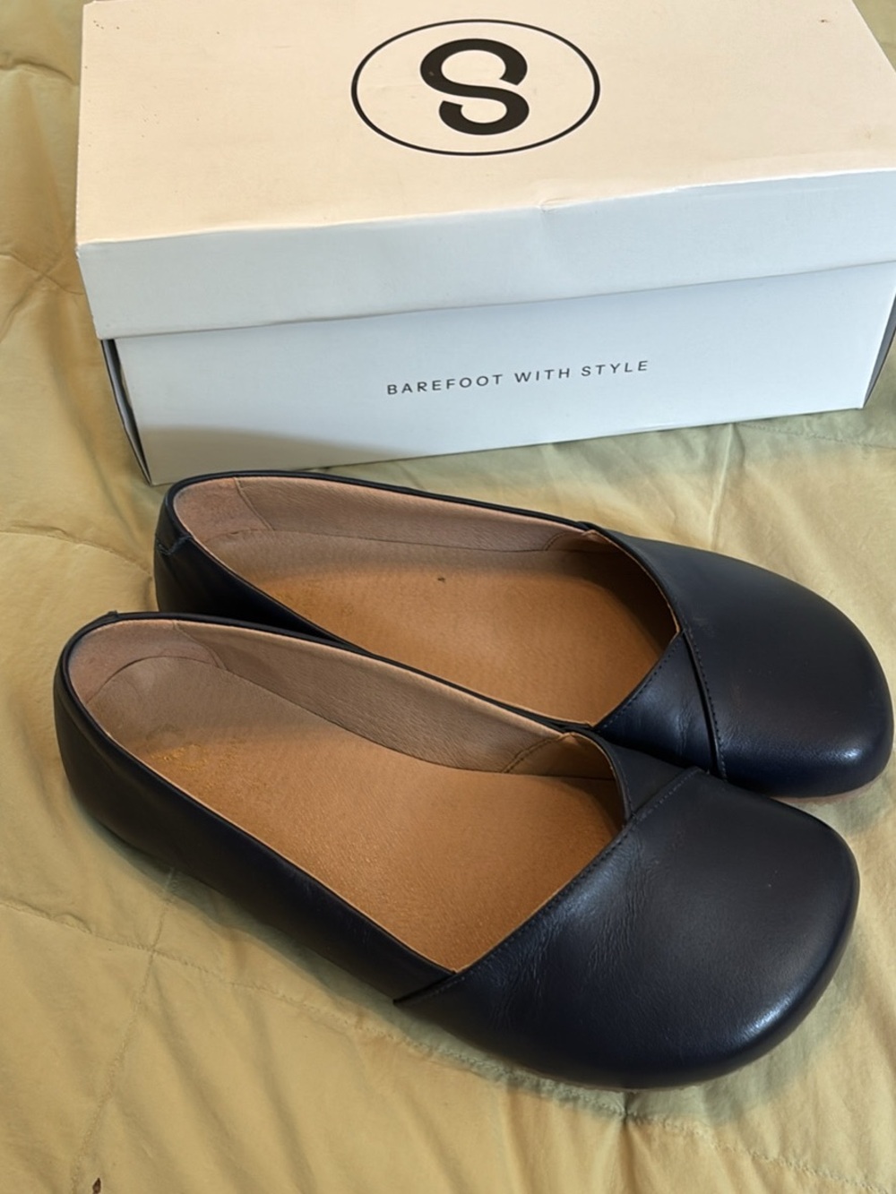 Shapen Peony flats, navy leather